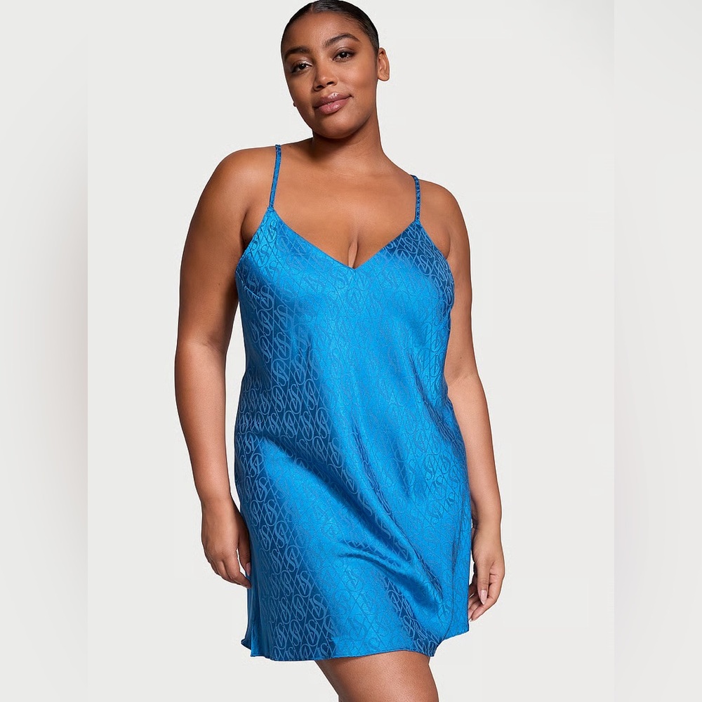 VICTORIA'S SECRET
Socking Blue Satin Open-Back Slip Dress - US Size: Medium